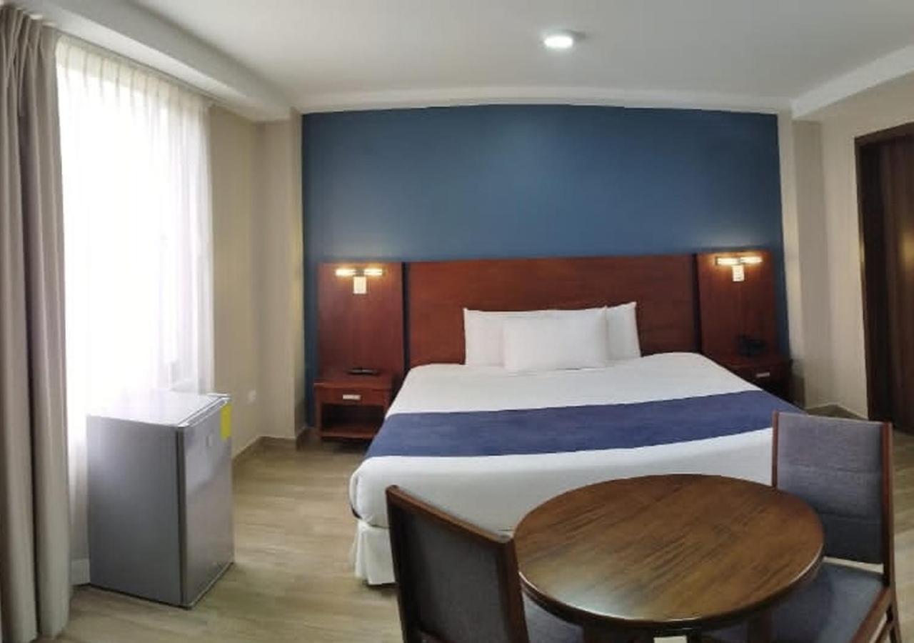 Hotel San Agustin Plaza Latacunga Esterno foto