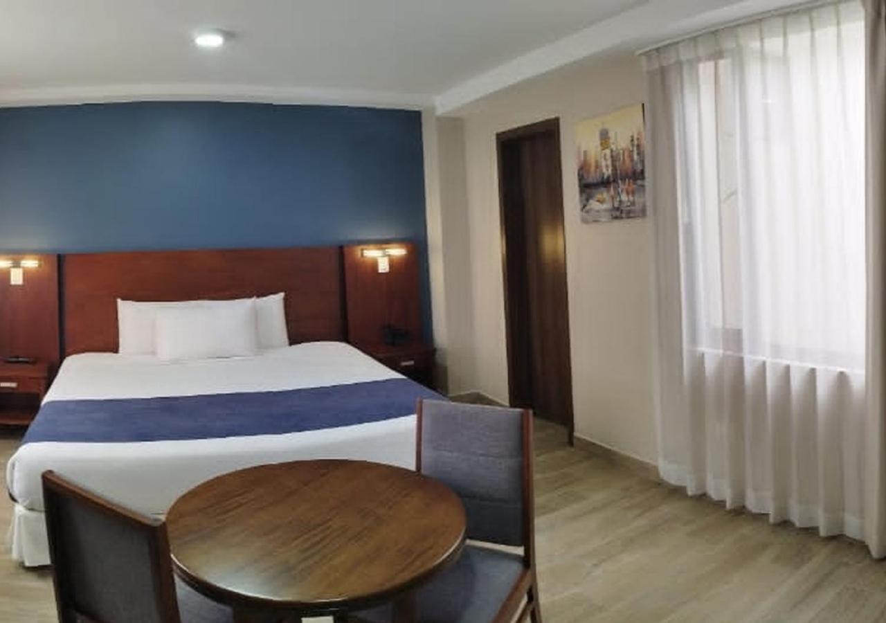 Hotel San Agustin Plaza Latacunga Esterno foto