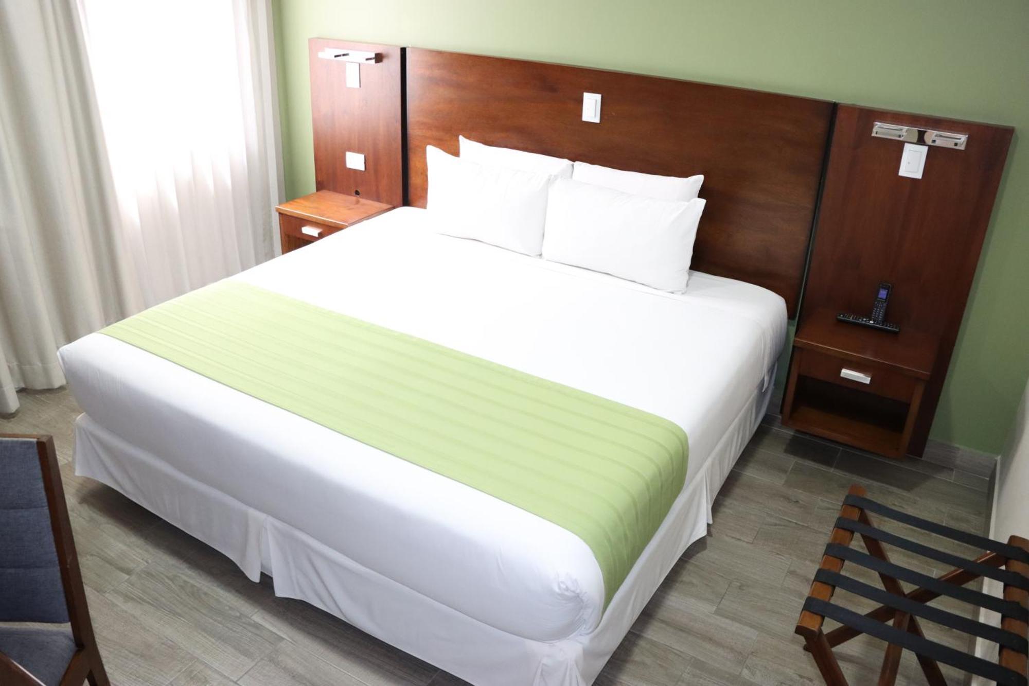 Hotel San Agustin Plaza Latacunga Esterno foto