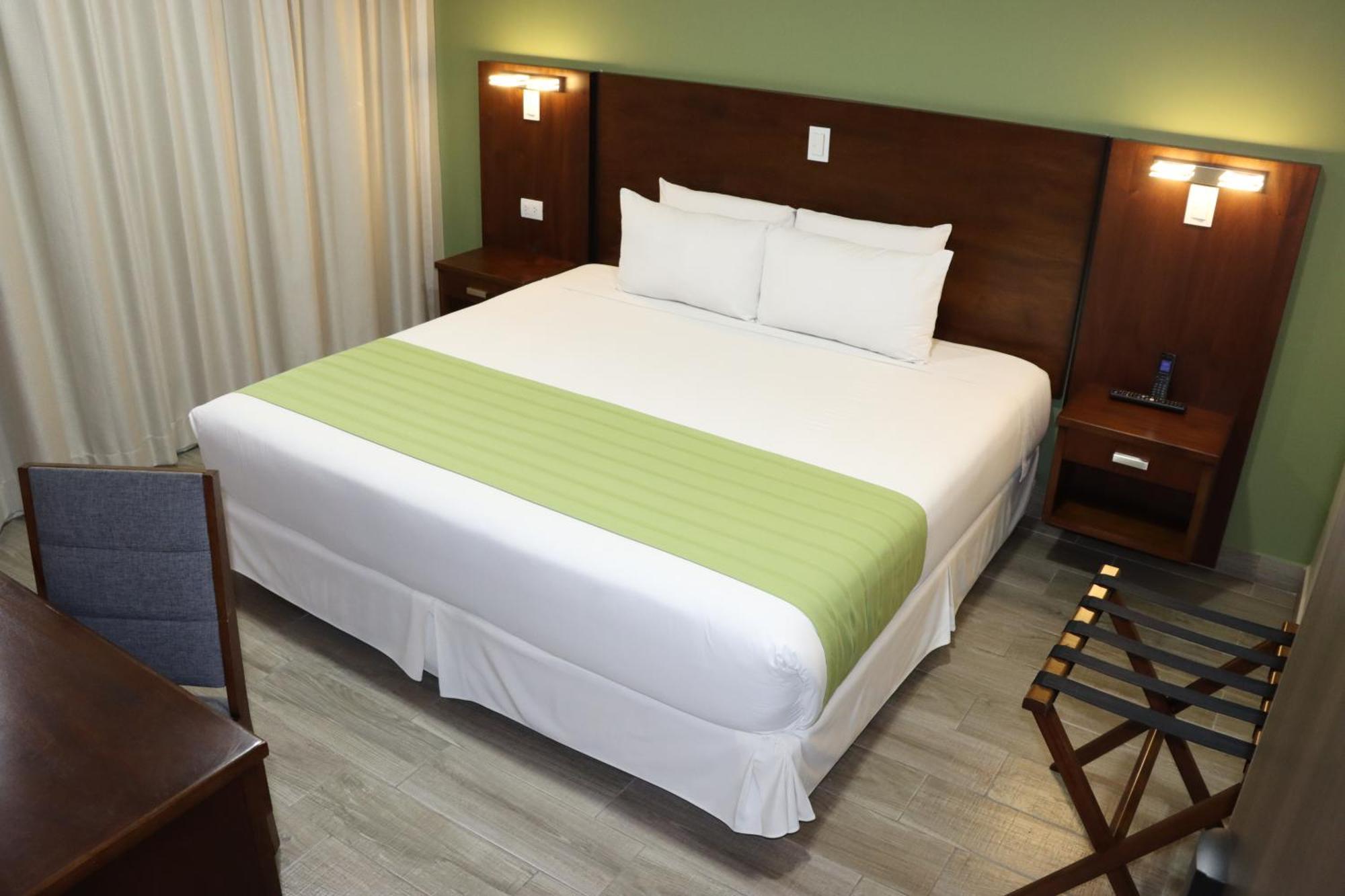 Hotel San Agustin Plaza Latacunga Esterno foto
