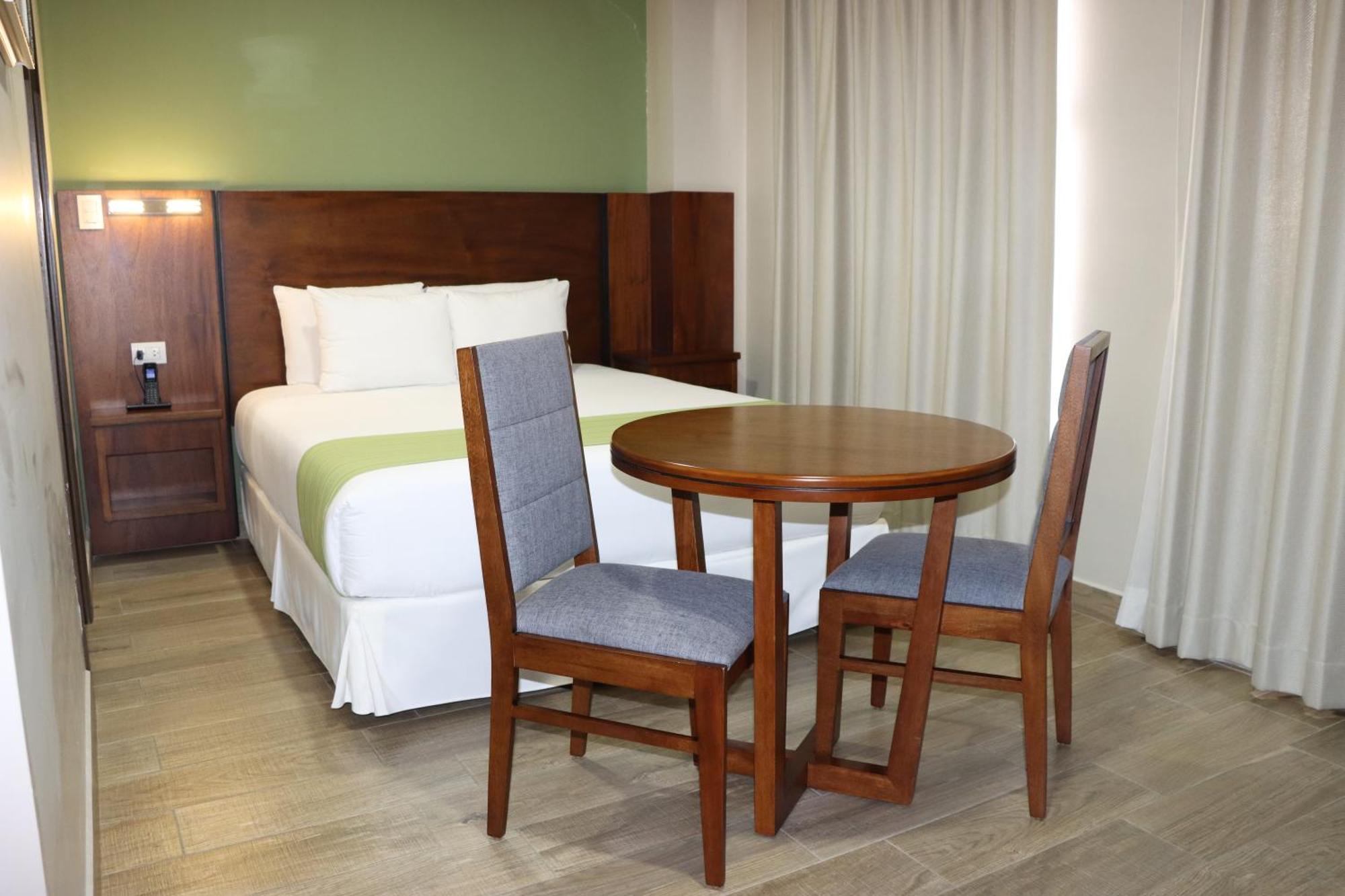 Hotel San Agustin Plaza Latacunga Esterno foto