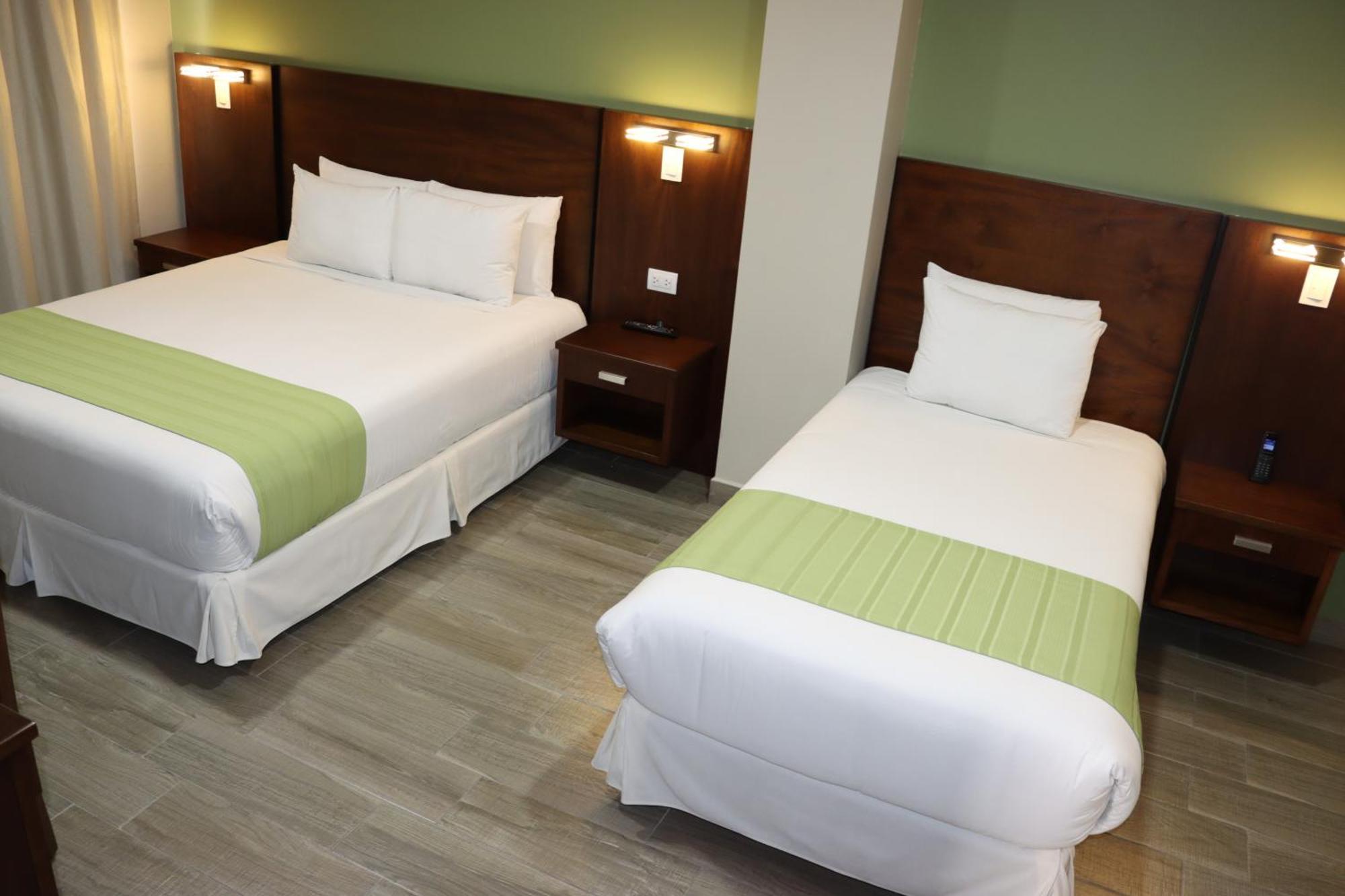Hotel San Agustin Plaza Latacunga Esterno foto