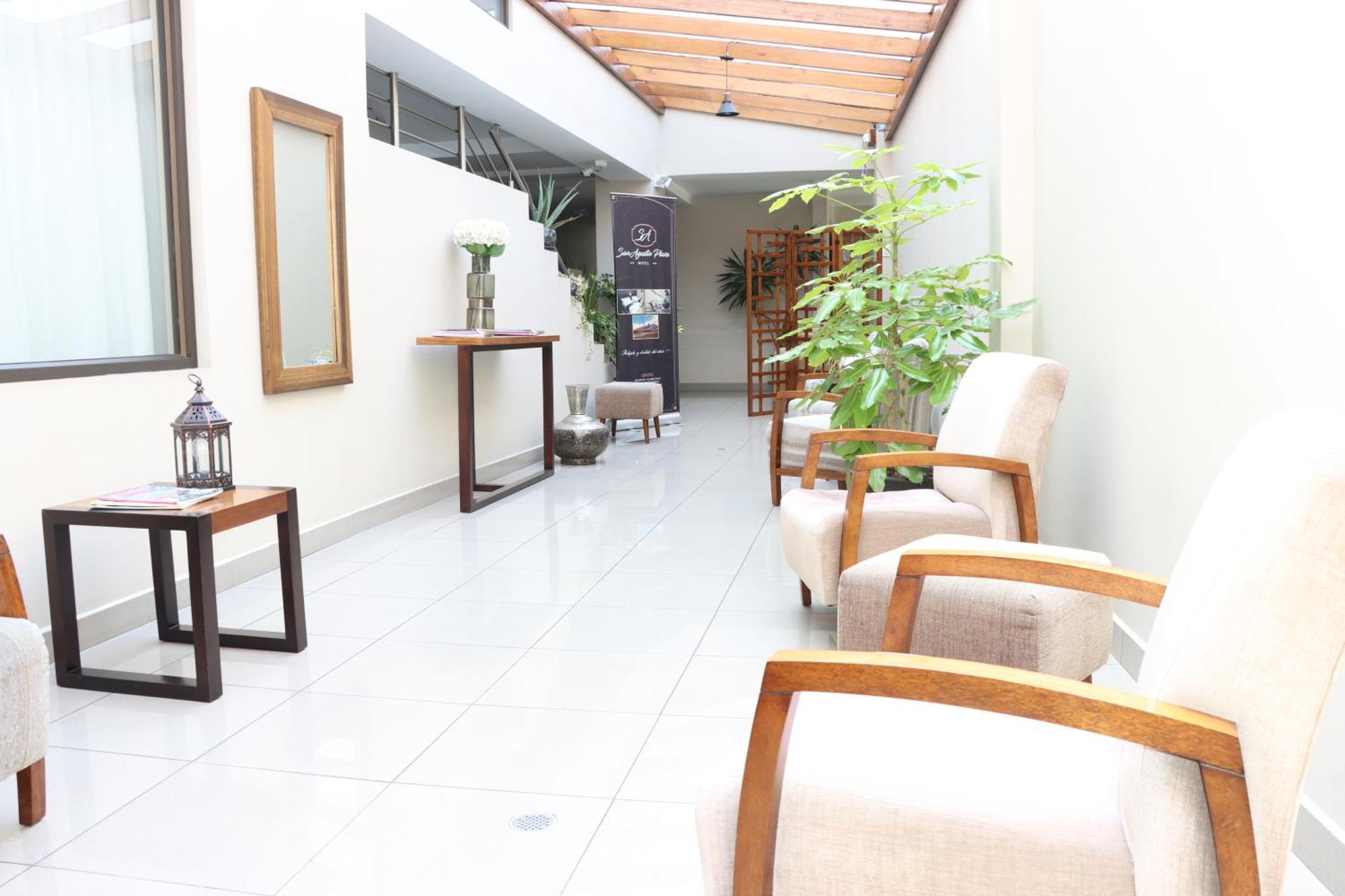 Hotel San Agustin Plaza Latacunga Esterno foto