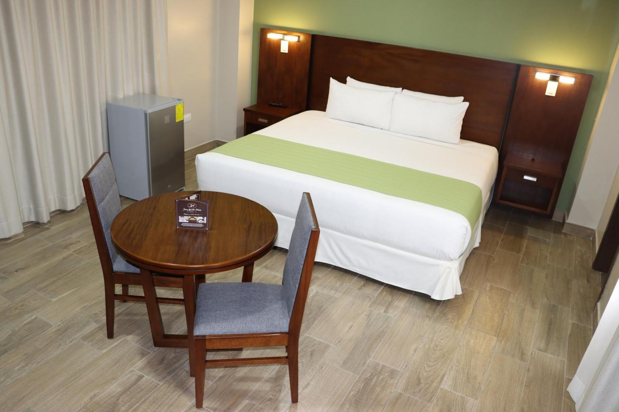 Hotel San Agustin Plaza Latacunga Esterno foto