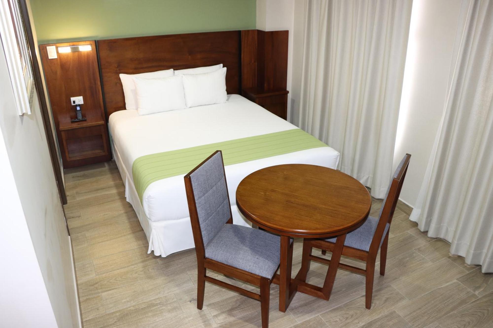 Hotel San Agustin Plaza Latacunga Esterno foto
