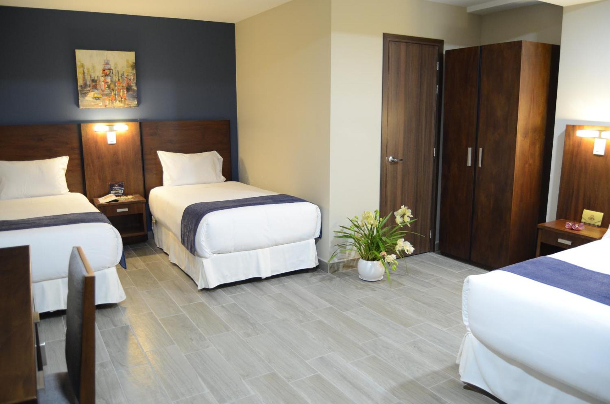 Hotel San Agustin Plaza Latacunga Esterno foto