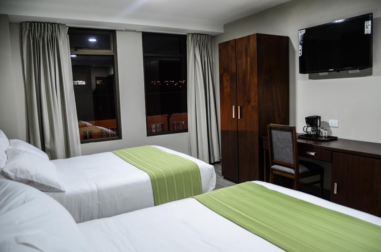 Hotel San Agustin Plaza Latacunga Esterno foto